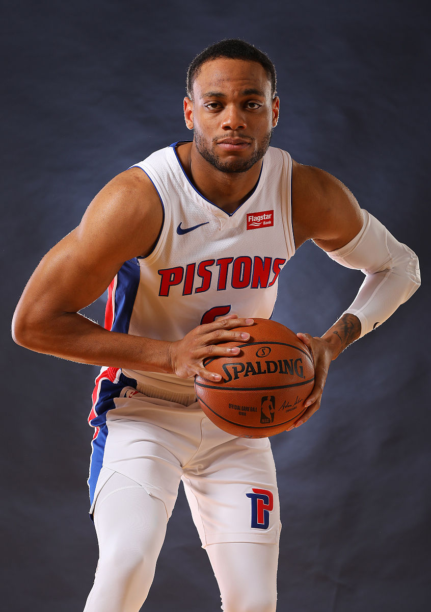 九游APP平台-德布劳内重返赛场，比赛局势复杂首场状态出色，独行侠观众沸腾！全场沸腾不已的简单介绍