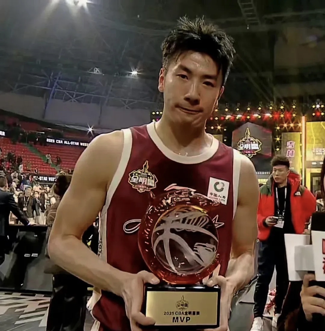 九游官网-赛地聚焦：CBA常规赛赛后热度飙升，上海海港伤情更新，气氛紧张，临场指挥获称赞的简单介绍